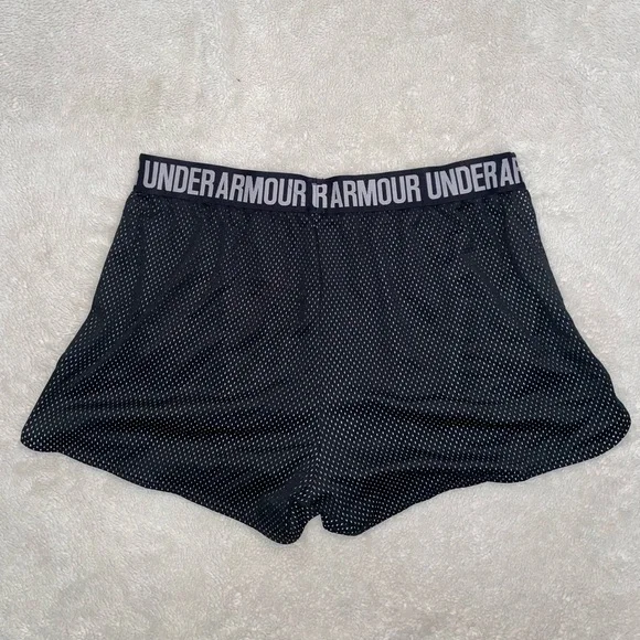 Under Armour black/white‎ athletic shorts - Picture 4 of 4